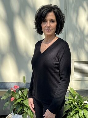Bay Studio Black V-Neck Long Sleeve Tee